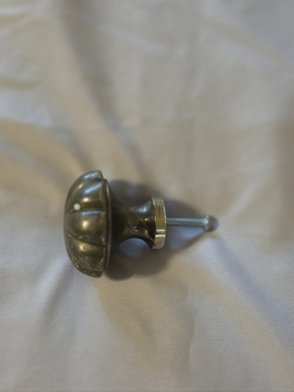 Antique-Style Fluted Metal Cabinet Knob in Aged Brass Set of 8 - Picture 3 of 3